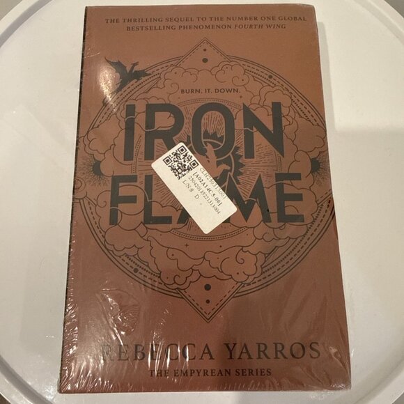 NEW Iron Flame UK International Edition Rebecca Yarros Empyrean Paperback Book - Picture 7 of 7